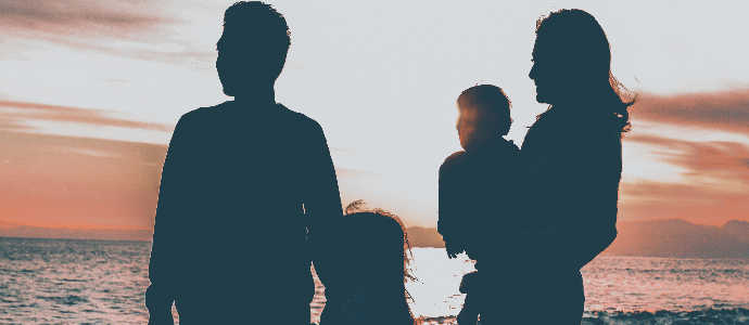 profile view of a family looking out into the ocean